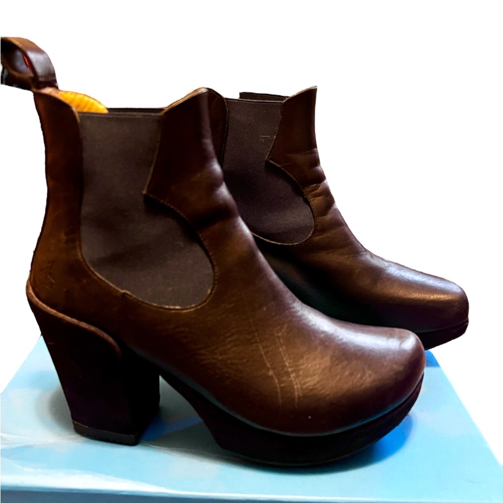 John Fluevog Prepare 2.0 Chelsea Tracker size 11 in wonderful condition. - Picture 2 of 15